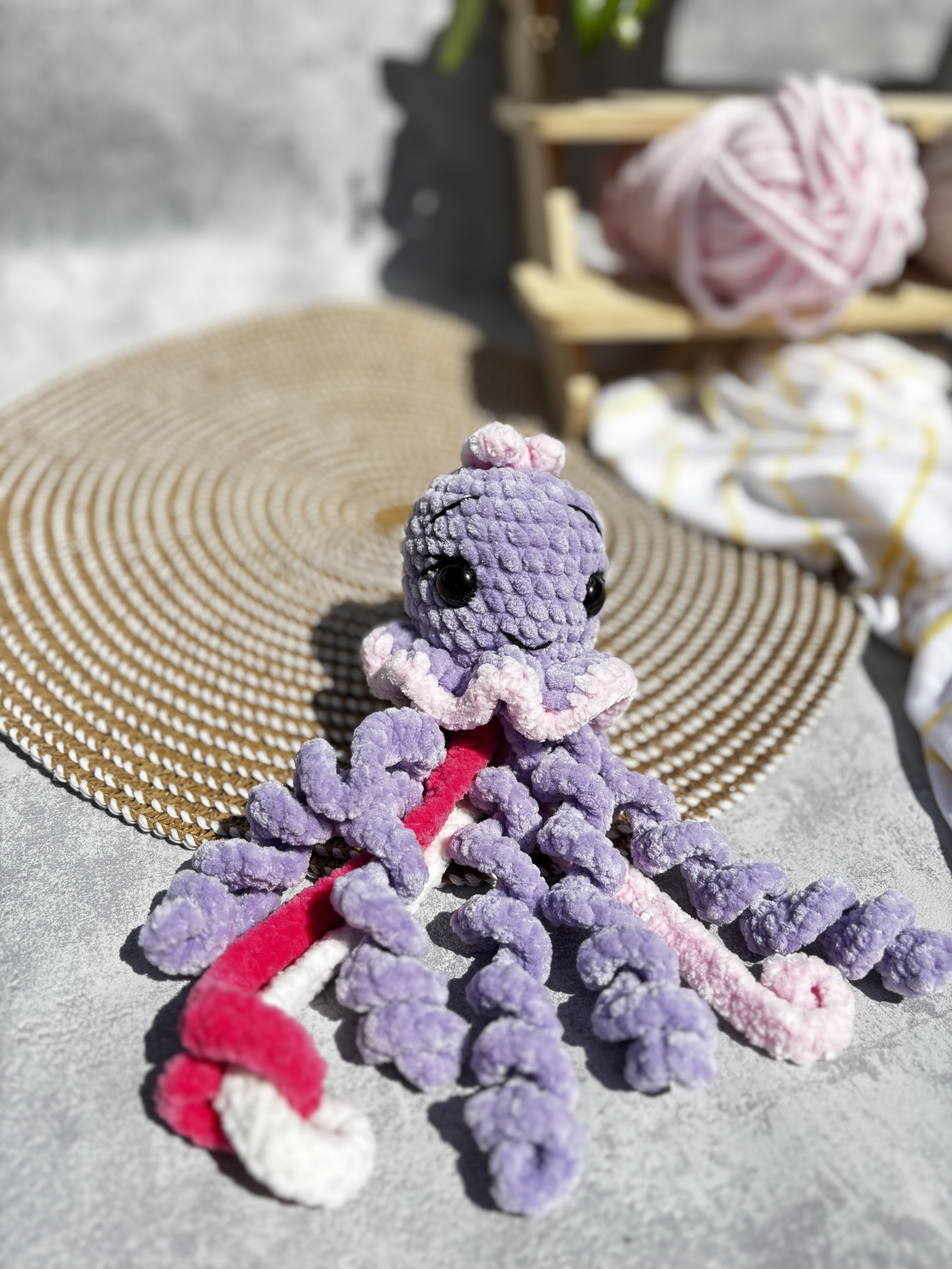 Háčkovaná Fialová medúzka